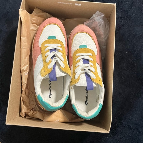 shoes - Picture 3 of 3